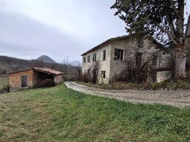Foto Villa singola in Via Ca' Merlucci 16, San Leo di 244 m² con 10 locali