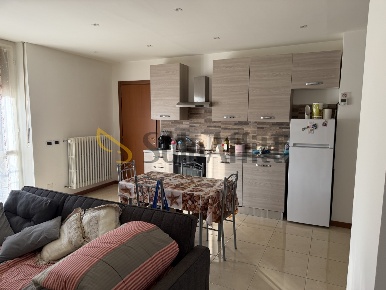 Foto Appartamento in Via Colombo 13, Solaro Centro di 135 m² con 3 locali