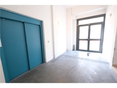 Foto Negozio in VIALE HANOI, Pontassieve Centro di 250 m² con 2 locali