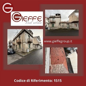 Foto Casa indipendente a Taurianova Centro di 201 m² con 10 locali