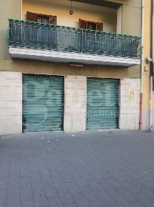 Foto Negozio in Via Napoli 108, Benevento Rione Libertà di 110 m²