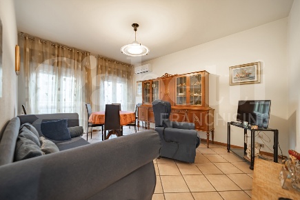 Foto Appartamento in Via Saponaro 10, Milano Gratosoglio di 105 m²