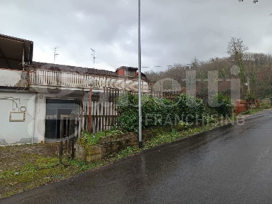 Foto Magazzino in Via Petrara snc, Ceppaloni di 273 m² in affitto