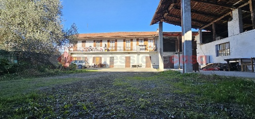 casale in vendita a Pinerolo in zona Riva