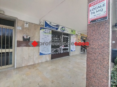 Foto Negozio in Via Milano 34, San Nicola la Strada di 74 m² con 1 locali