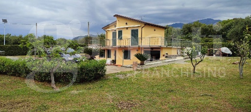 Foto Villa singola in Via Santa Barbara 18, Scalea di 135 m² con 6 locali
