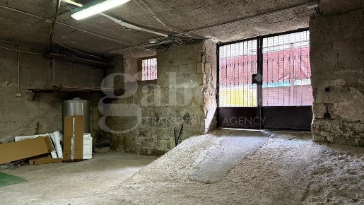Foto Magazzino in Via Ugo Foscolo 15, Mugnano di Napoli Centro di 100 m²