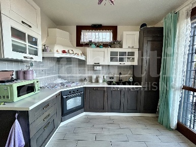 Foto Villa bifamiliare in ROMA, Loiano Centro di 168 m² con 8 locali