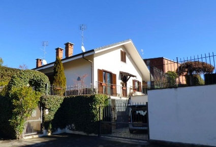 Foto Villa unifamiliare in Via Giovanni Bartolomeo Olivet 7/1, Airali