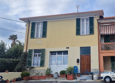 Foto Casa indipendente a Albenga Paragi Posillico di 107 m² con 5 locali