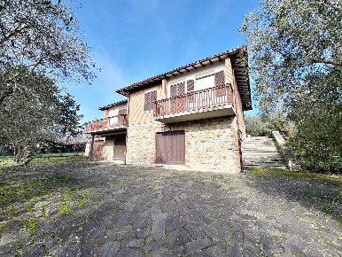 Foto Casa indipendente a Perugia di 180 m² con 6 locali in vendita