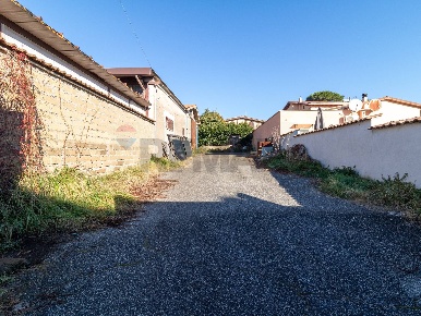 Foto Laboratorio in Via Menfi 8, Roma Borghesiana di 200 m² con 1 locali