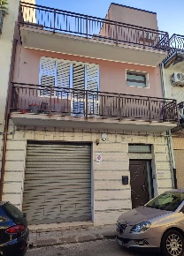 Foto Casa indipendente in Via Giuseppe Mazzini 35, Floridia di 264 m²