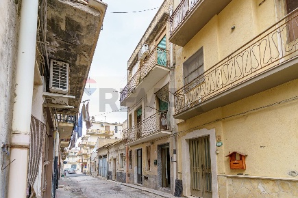 Foto Casa indipendente in Via C. Colombo 5/7, Carlentini Centro di 123 m²