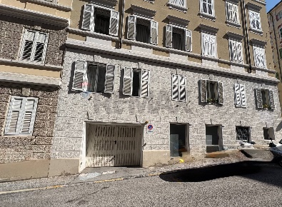 Foto Posti auto in via Vecellio 14, Trieste di 29 m² con 1 locali