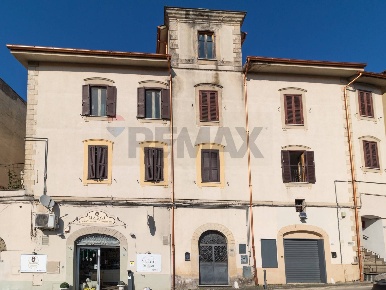 Foto Appartamento in VIA CAVOUR 69, Cave Centro di 90 m² con 3 locali