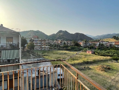 Foto Attico in via vittorio veneto, Calatabiano di 205 m² con 6 locali