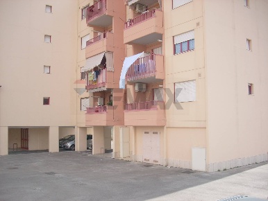 Foto Appartamento in via Trieste 52, Riposto di 82 m² con 3 locali
