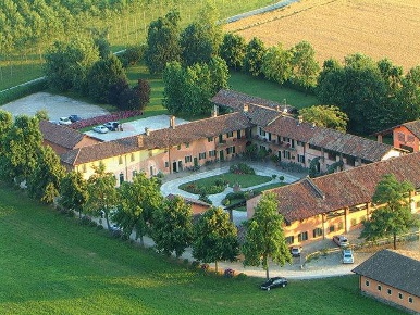 Foto Rustico in Cascina Barcella, Robecco sul Naviglio di 2000 m²