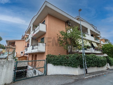 Foto Attico in VIA LASINIO, Roma Torre Angela di 70 m² con 4 locali