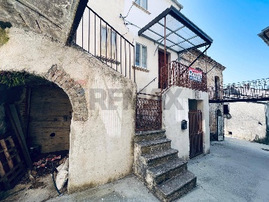 Foto Case semi ndipendenti a Bojano Centro di 132 m² con 8 locali