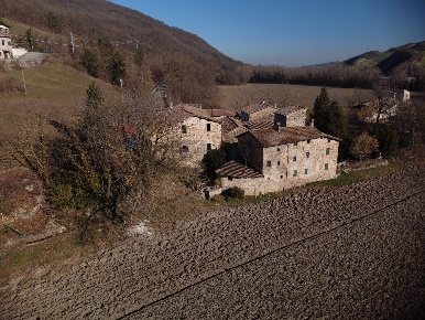 Foto Rustico a Langhirano di 343 m² con 16 locali in vendita