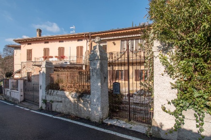 Foto Case semi ndipendenti in Via Cesare Noventa 17, Brescia di 250 m²