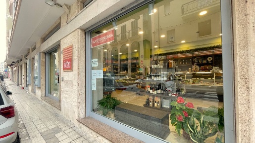 Foto Attività commerciale in Via Montebello 65, San Benedetto del Tronto