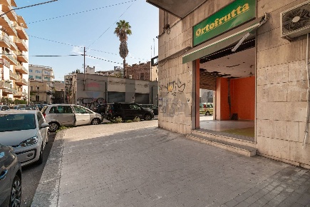 Foto Negozio in Via Francesco Battiato 14, Catania di 84 m² con 2 locali