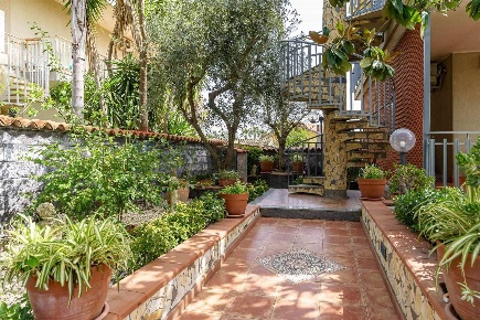 Foto Case semi ndipendenti in Via Tropea, Aci Sant'Antonio di 200 m²