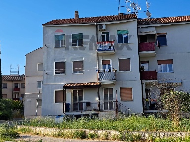 Foto Appartamento in via flacco, Matera Centro di 82 m² con 5 locali