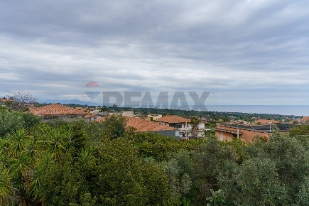 Foto Villa unifamiliare in Via Tupazzo 35, Acireale di 340 m² con 12 locali