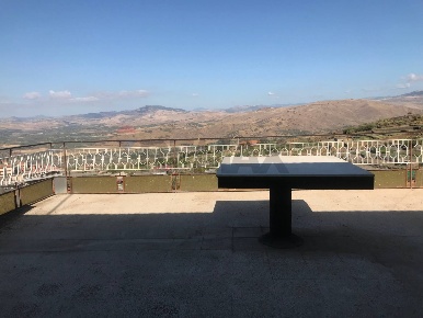 Foto Appartamento in via Della Regione 55, Adrano di 200 m² con 3 locali