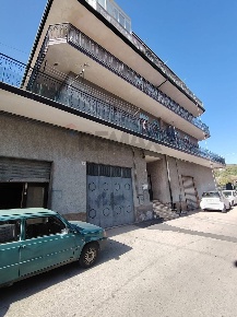 Foto Appartamento in via Bachelet 7, Adrano di 163 m² con 5 locali