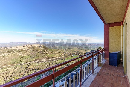 Foto Appartamento in Corso Sicilia 37, Enna Centro di 120 m² con 5 locali