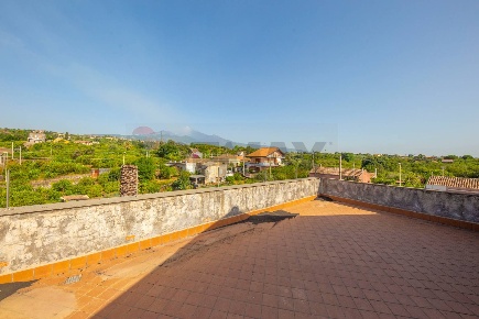 Foto Villa unifamiliare in Via Calvario, Acireale di 300 m² con 7 locali