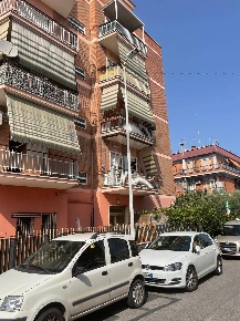 Foto Appartamento in Via Delle Miosotis 3, Roma di 69 m² con 4 locali