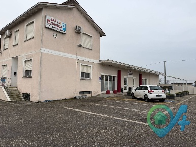 Foto Locale commerciale in strada statale goitese 495, Goito di 200 m²