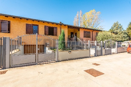 Foto Villa a schiera in Via Immagine snc, Oricola di 83 m² con 3 locali