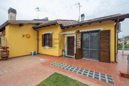 Foto Villa a schiera in Via Monaci Mantia, San Giovanni la Punta Centro