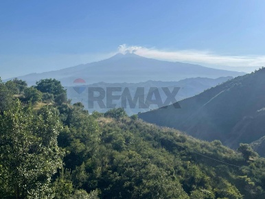 Foto Casa indipendente in casale di tifani snc, Castelmola di 825 m²