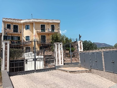 Foto Appartamento in Via Archimede 17, Belpasso di 123 m² con 6 locali