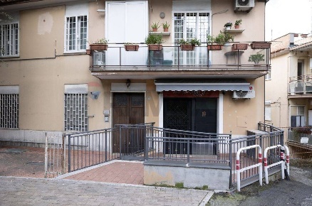 Foto Locale commerciale in Via Gallerie di Sotto 23, Albano Laziale Centro