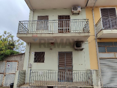 Foto Villa unifamiliare in via Ribera 26, Acireale di 200 m² con 7 locali