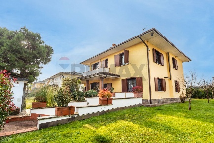 Foto Villa unifamiliare in Via Ugo Foscolo 21, Cerro al Lambro Centro