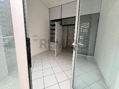 Foto Attività commerciale in VIA GIULIA 60, Trieste Cologna - Università