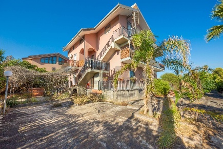 Foto Casa indipendente in VIA SANTA SPERA 2, Mascalucia Centro di 409 m²