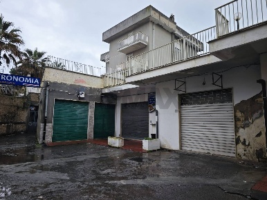 Foto Negozio in via Pintor, Carlentini Carlentini Nord di 140 m² in vendita