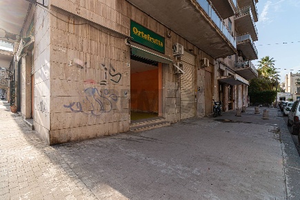 Foto Negozio in Via Francesco Battiato 14, Catania di 84 m² con 2 locali