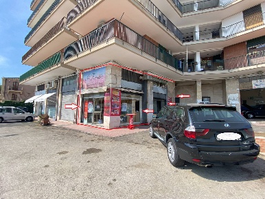 Foto Negozio in Viale alcide de Gasperi 249, Catania Rotolo di 80 m²